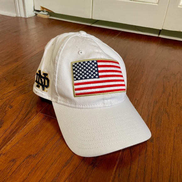 White Notre Dame Fighting Irish 9TWENTY Adjustable Hat with American Flag - Picture 1 of 5